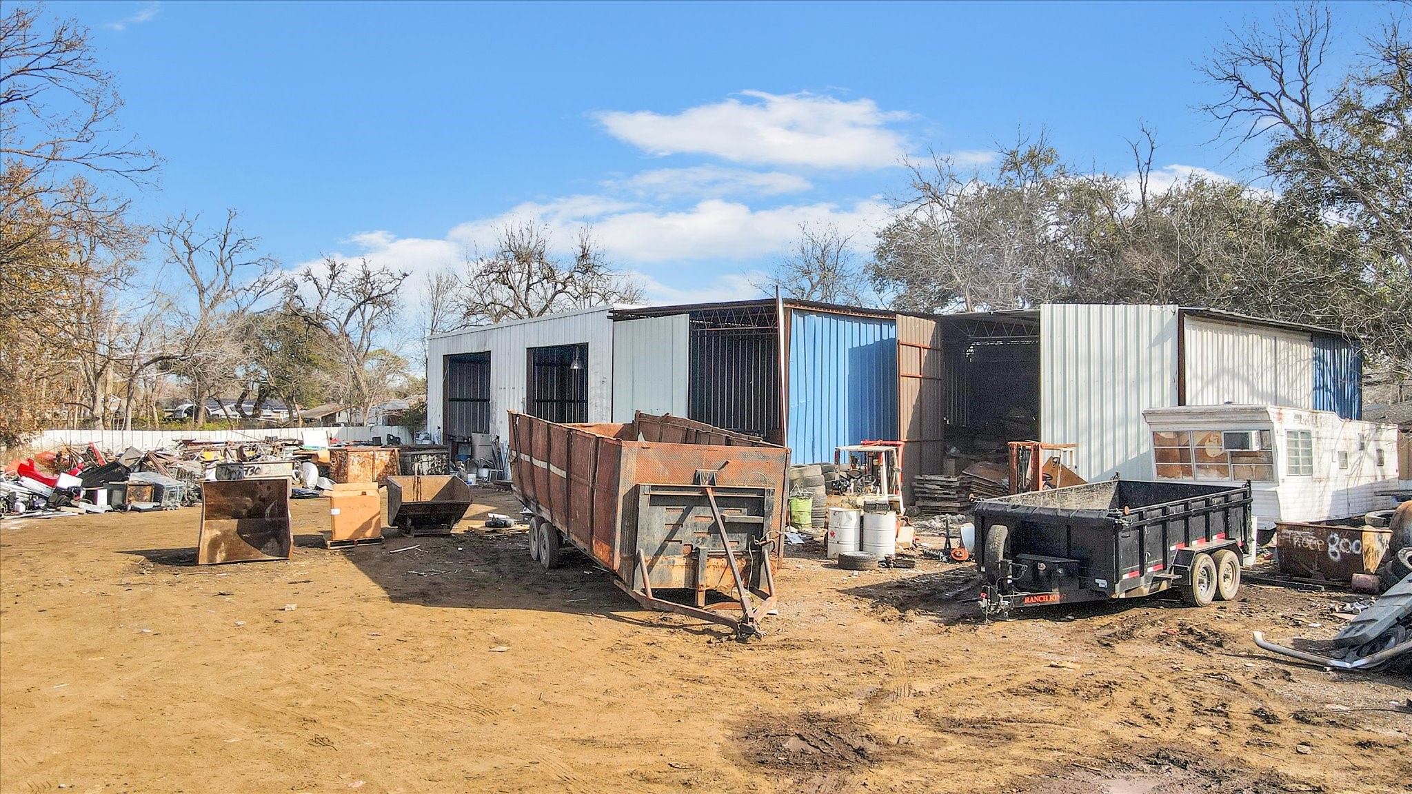 10202 Fulton Street Houston, TX 77076 - Photo 10 of 29 a view of a dinning table and chairs in the patio
