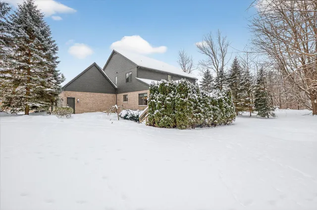 $700,000 | 10056 Rosemarie Run, Brighton, MI 48114
