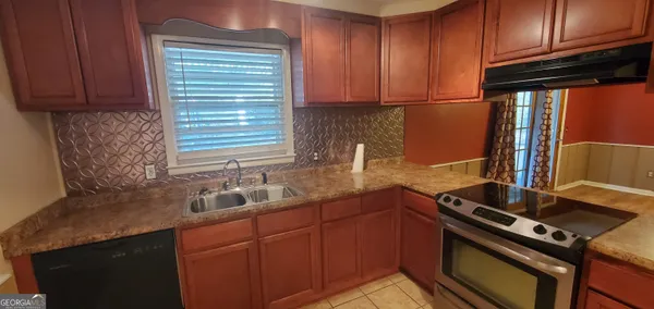 $199,900 | 240 Lakewood Drive, Swainsboro, GA 30401