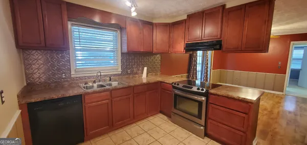 $199,900 | 240 Lakewood Drive, Swainsboro, GA 30401