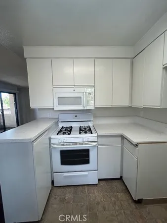 $2,550 | 5821 Sylmar Avenue, Unit 4, Van Nuys, CA 91401