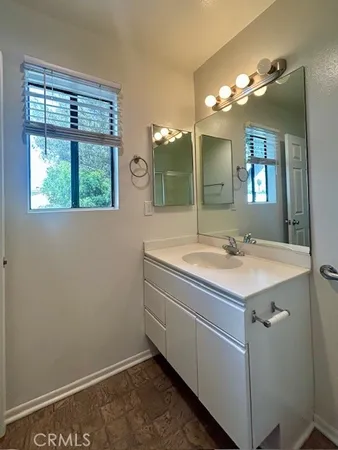 $2,550 | 5821 Sylmar Avenue, Unit 4, Van Nuys, CA 91401