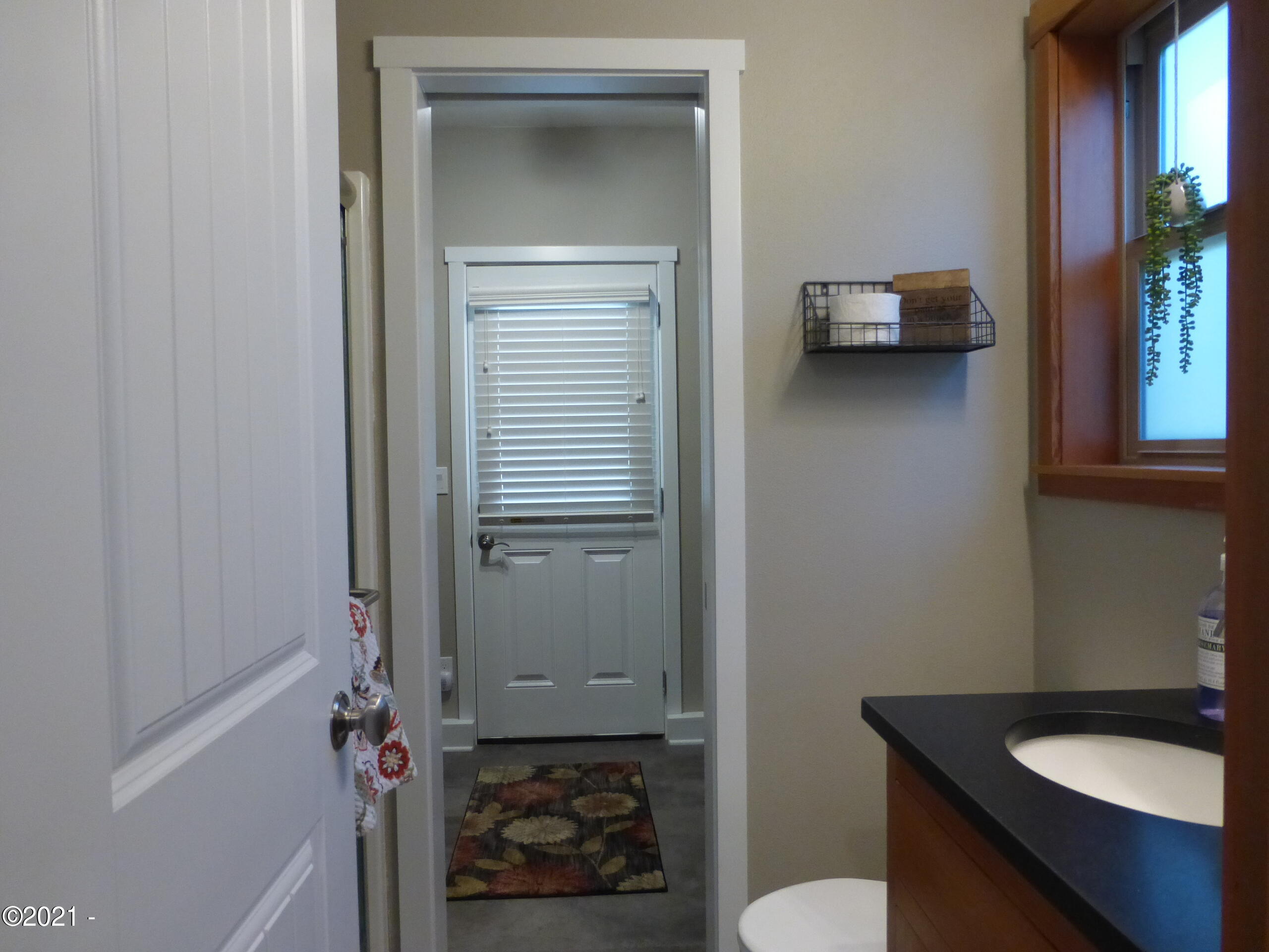 1435 Northeast Wagon Road Toledo, OR 97391 - Photo 40 of 51 Bath 3