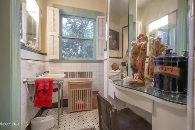 $898,000 | 900 Nash Street North, Wilson, NC 27893