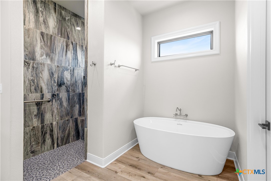 331 Sendera Loop Victoria, TX 77904 - Photo 21 of 47 Primary Suite #1 Bathroom