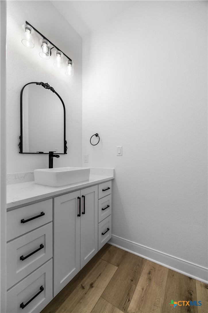 331 Sendera Loop Victoria, TX 77904 - Photo 28 of 47 Bathroom #2