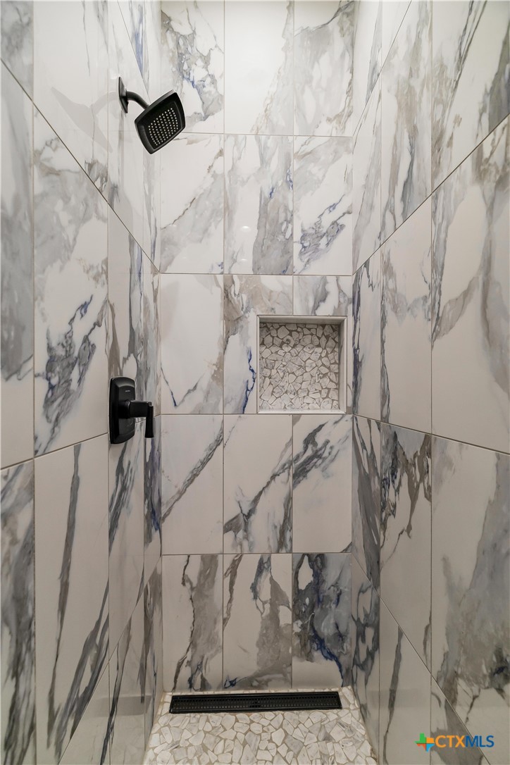 331 Sendera Loop Victoria, TX 77904 - Photo 37 of 47 Bathroom #3