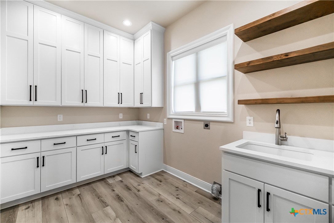331 Sendera Loop Victoria, TX 77904 - Photo 38 of 47 Laundry Room