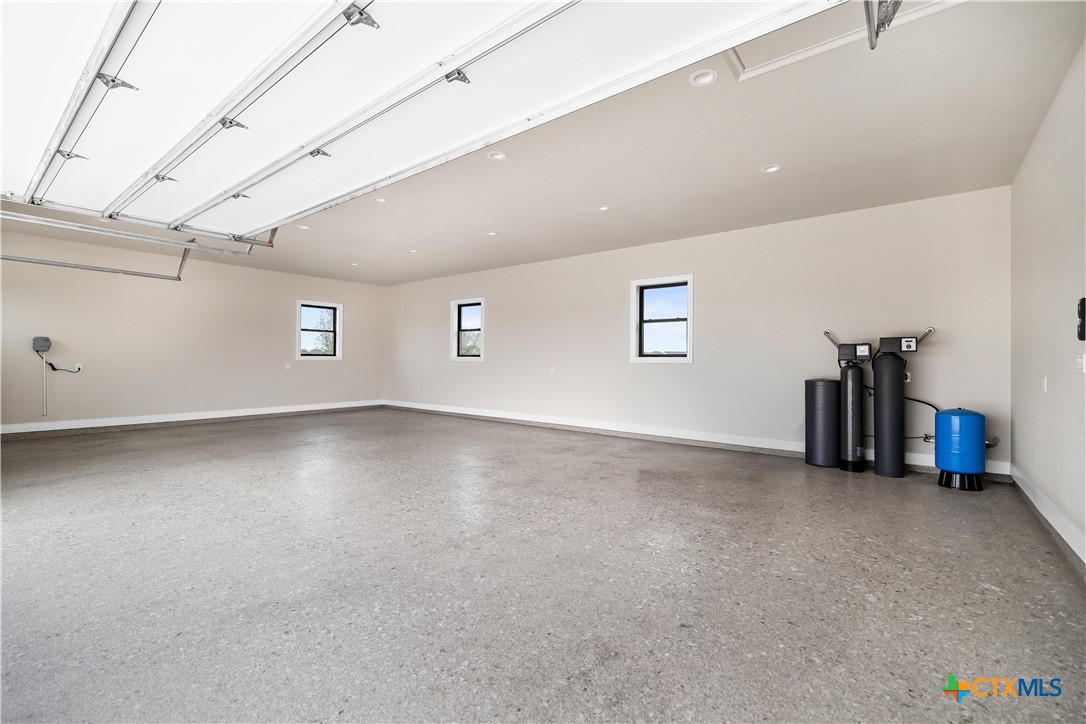 331 Sendera Loop Victoria, TX 77904 - Photo 41 of 47 Oversized Garage