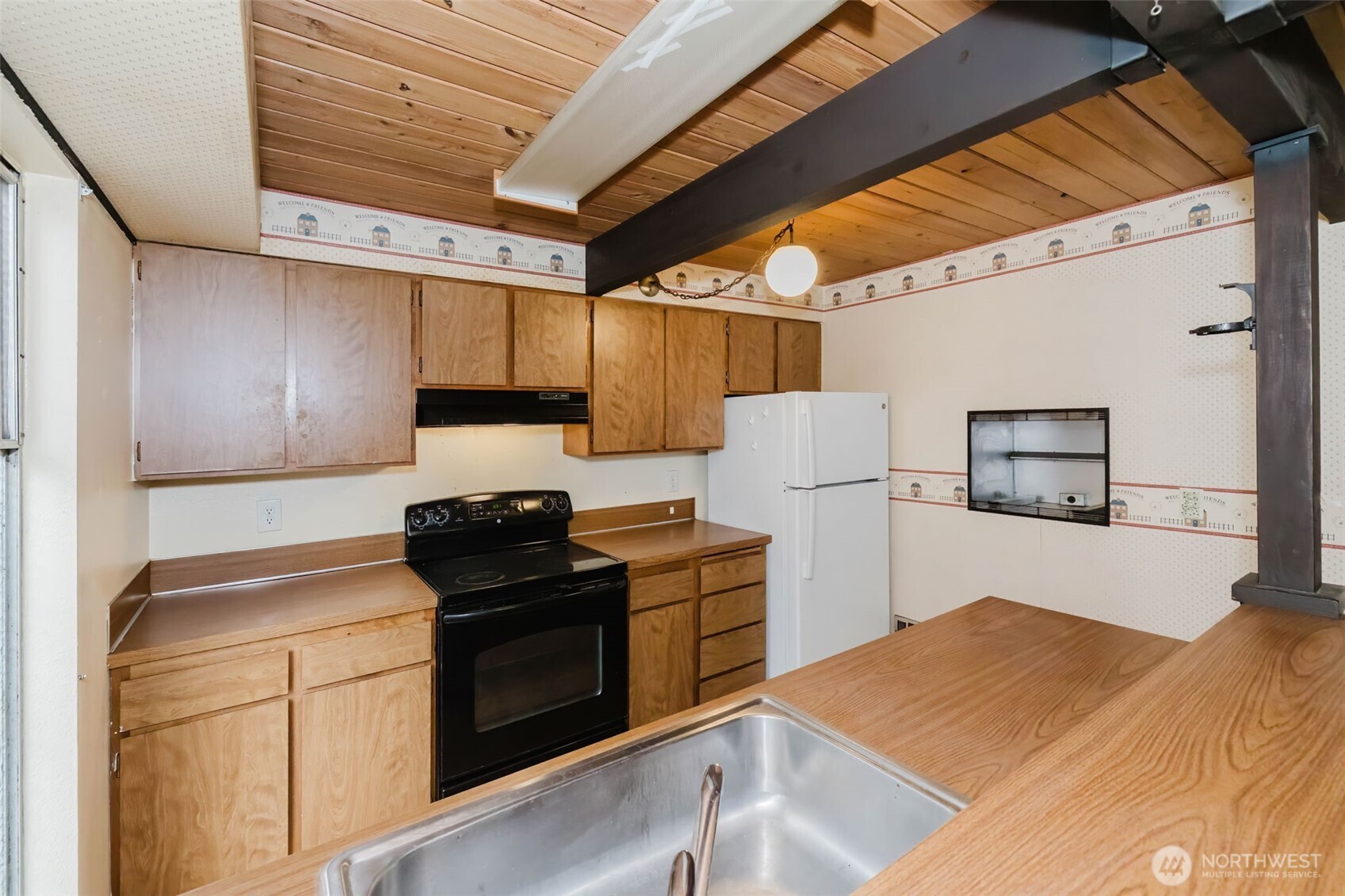 4311 67th Avenue West, Unit B Tacoma, WA 98466 - Photo 16 of 39 a kitchen with a stove and a refrigerator