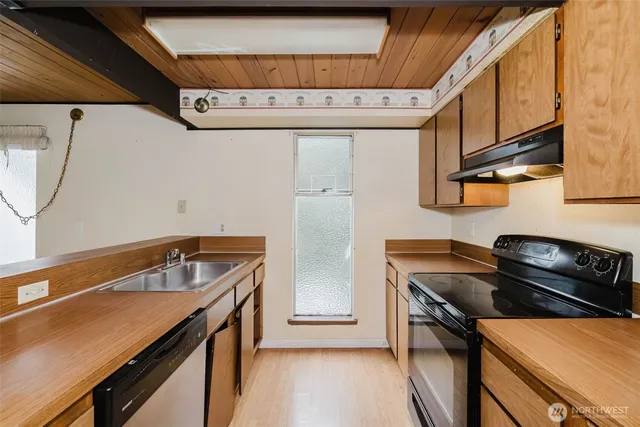 an empty room with wooden floor and a window