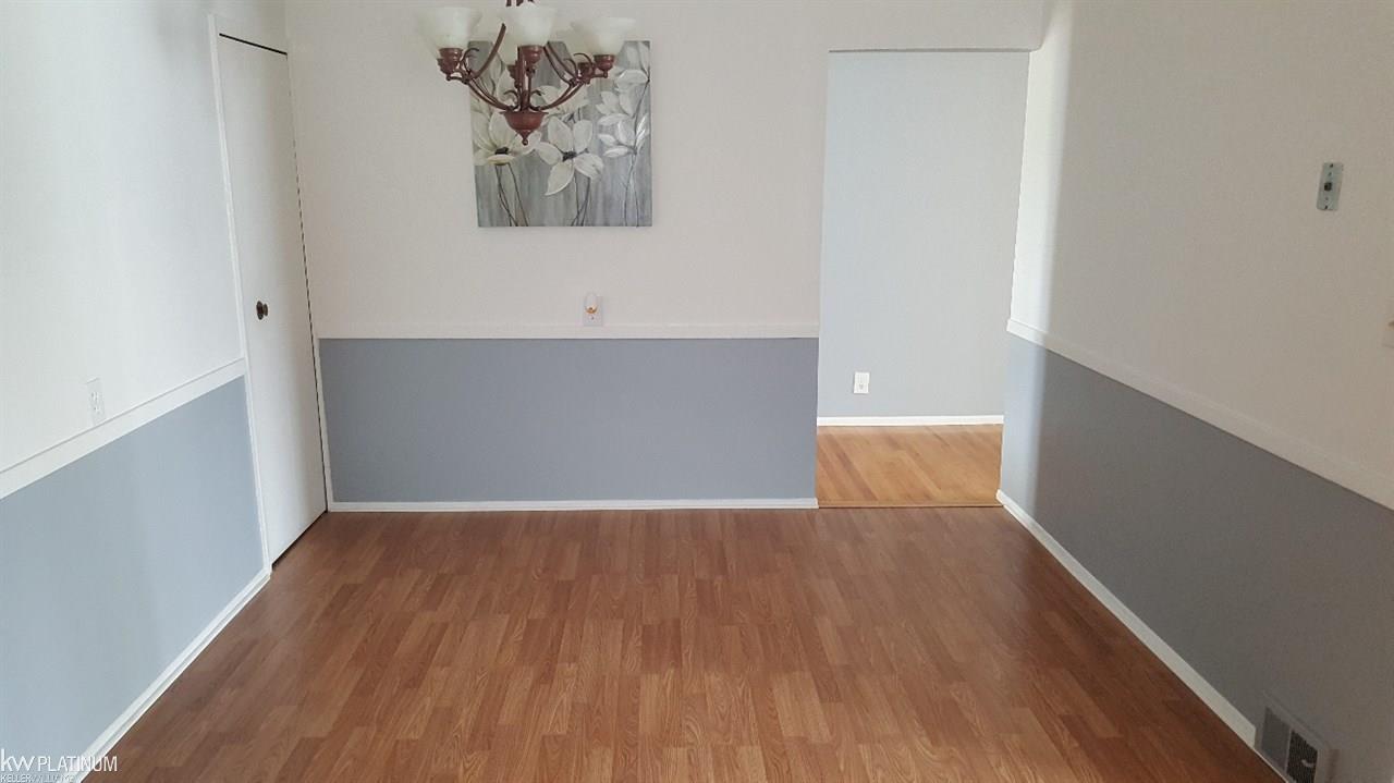 13657 Martin Warren, MI 48088 - Photo 16 of 38 31353992-15.JPG