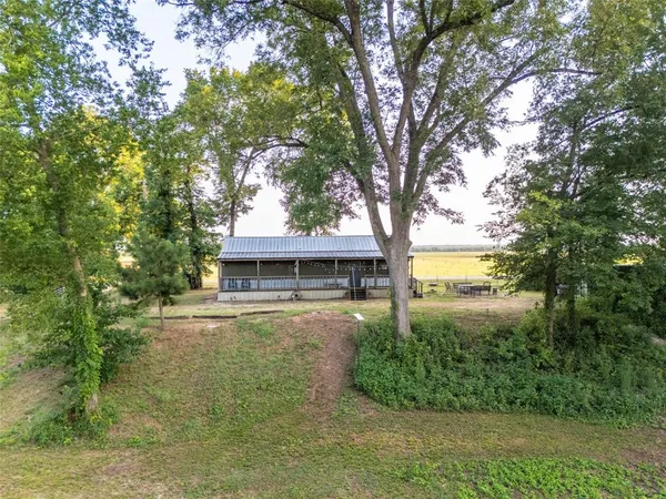 $1,990,000 | 906 Powderly Tx 75473, Paris, TX 75462