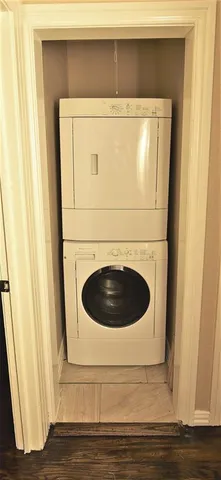 a close up view of a washer and dryer