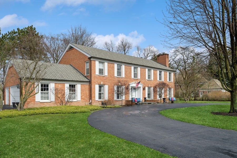 34 Longmeadow Road Winnetka, IL 60093 - Photo 2 of 35 a front view of a house with a garden