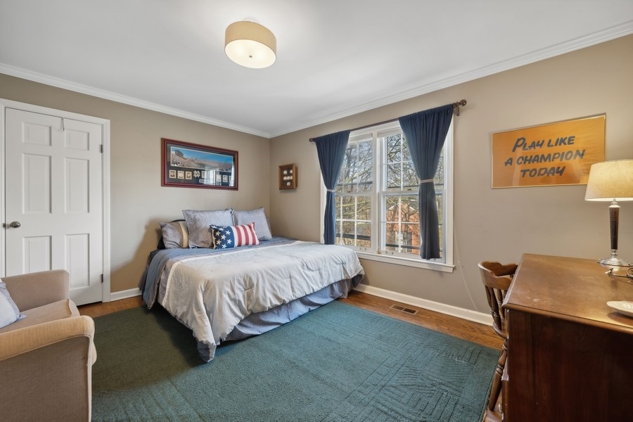 34 Longmeadow Road Winnetka, IL 60093 - Photo 25 of 35 a bedroom with a bed and a desk