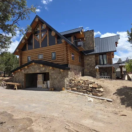 a view of entryway with outdoor space