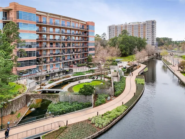 $998,000 | 3 Waterway Court, Unit 2B, The Woodlands, TX 77380