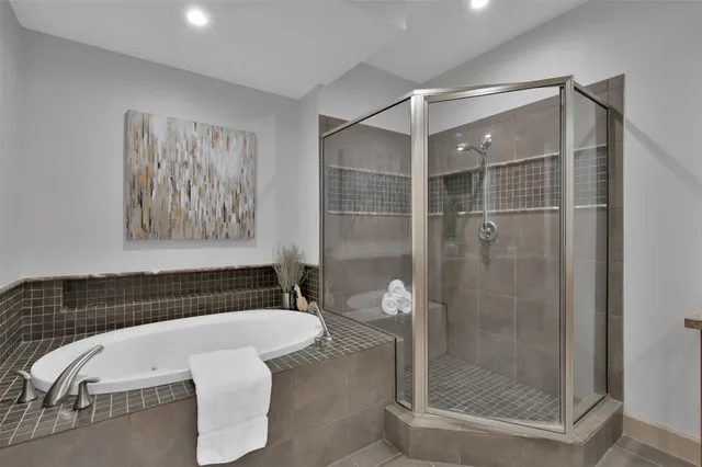 $998,000 | 3 Waterway Court, Unit 2B, The Woodlands, TX 77380