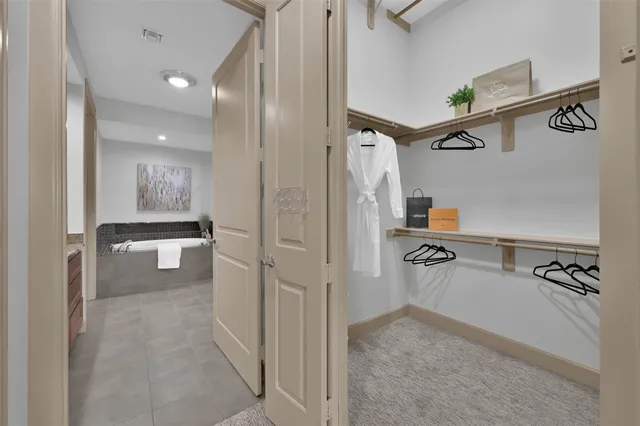 $998,000 | 3 Waterway Court, Unit 2B, The Woodlands, TX 77380