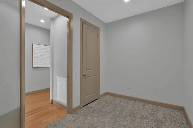 $998,000 | 3 Waterway Court, Unit 2B, The Woodlands, TX 77380