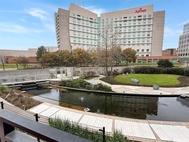 $998,000 | 3 Waterway Court, Unit 2B, The Woodlands, TX 77380