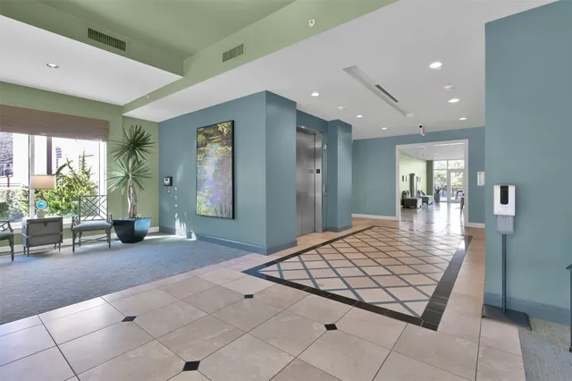 $998,000 | 3 Waterway Court, Unit 2B, The Woodlands, TX 77380