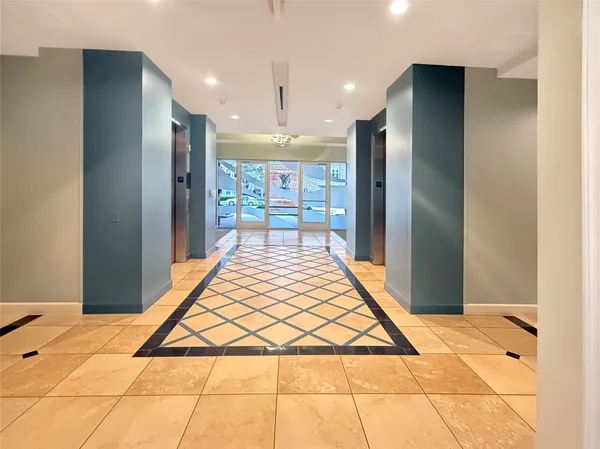 $998,000 | 3 Waterway Court, Unit 2B, Spring, TX 77380