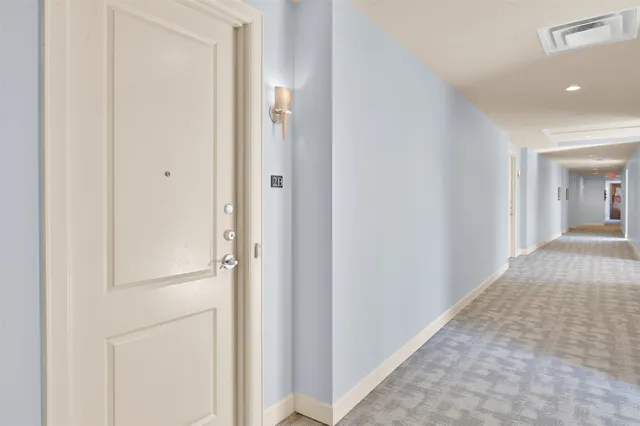 $998,000 | 3 Waterway Court, Unit 2B, The Woodlands, TX 77380