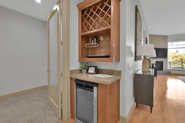 $998,000 | 3 Waterway Court, Unit 2B, The Woodlands, TX 77380