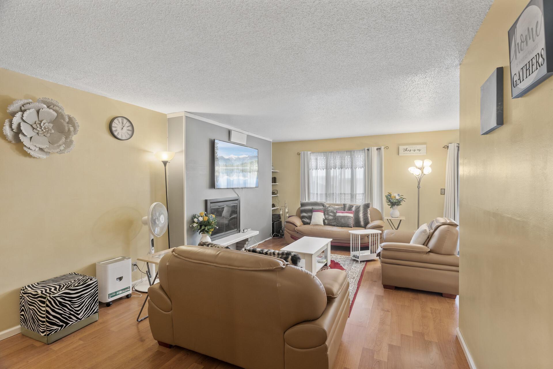 2002 Arkwright Street Maplewood, MN 55117 - Photo 3 of 23