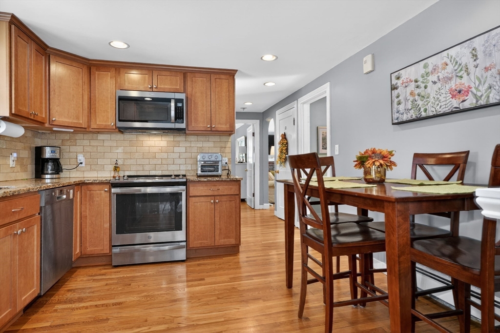 5 Castle Avenue Medfield, MA 02052 - Photo 11 of 29