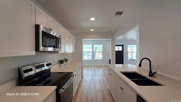 $2,195 | 2530 West Woodlawn Avenue, San Antonio, TX 78228