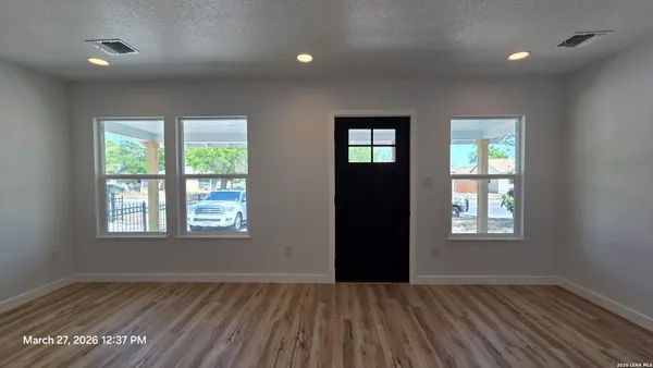 $2,195 | 2530 West Woodlawn Avenue, San Antonio, TX 78228