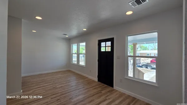 $2,195 | 2530 West Woodlawn Avenue, San Antonio, TX 78228