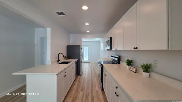 $2,195 | 2530 West Woodlawn Avenue, San Antonio, TX 78228