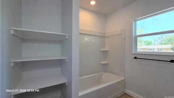 $2,195 | 2530 West Woodlawn Avenue, San Antonio, TX 78228