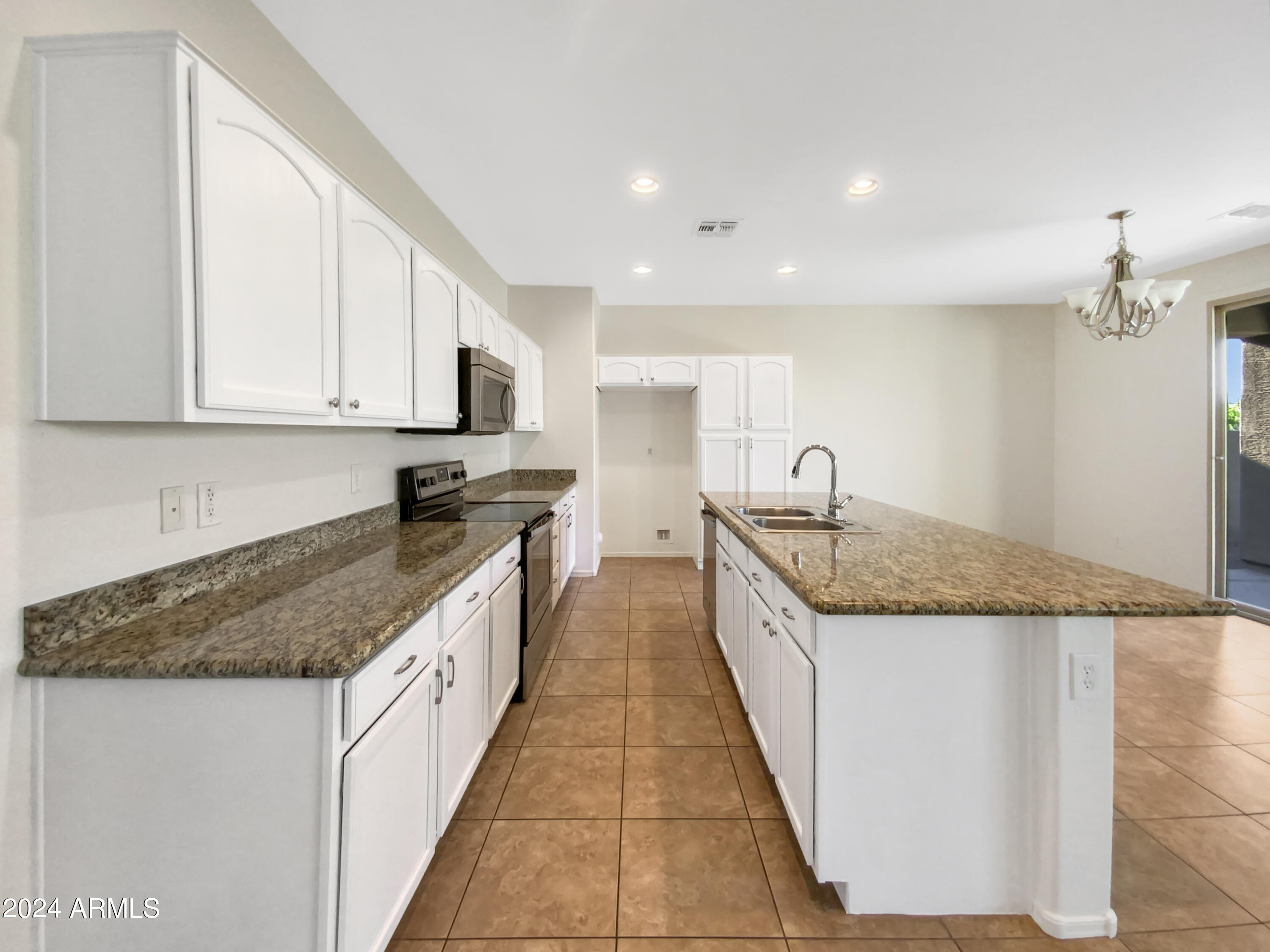 3346 East Rochelle Street Mesa, AZ 85213 - Photo 4 of 19 photo_04