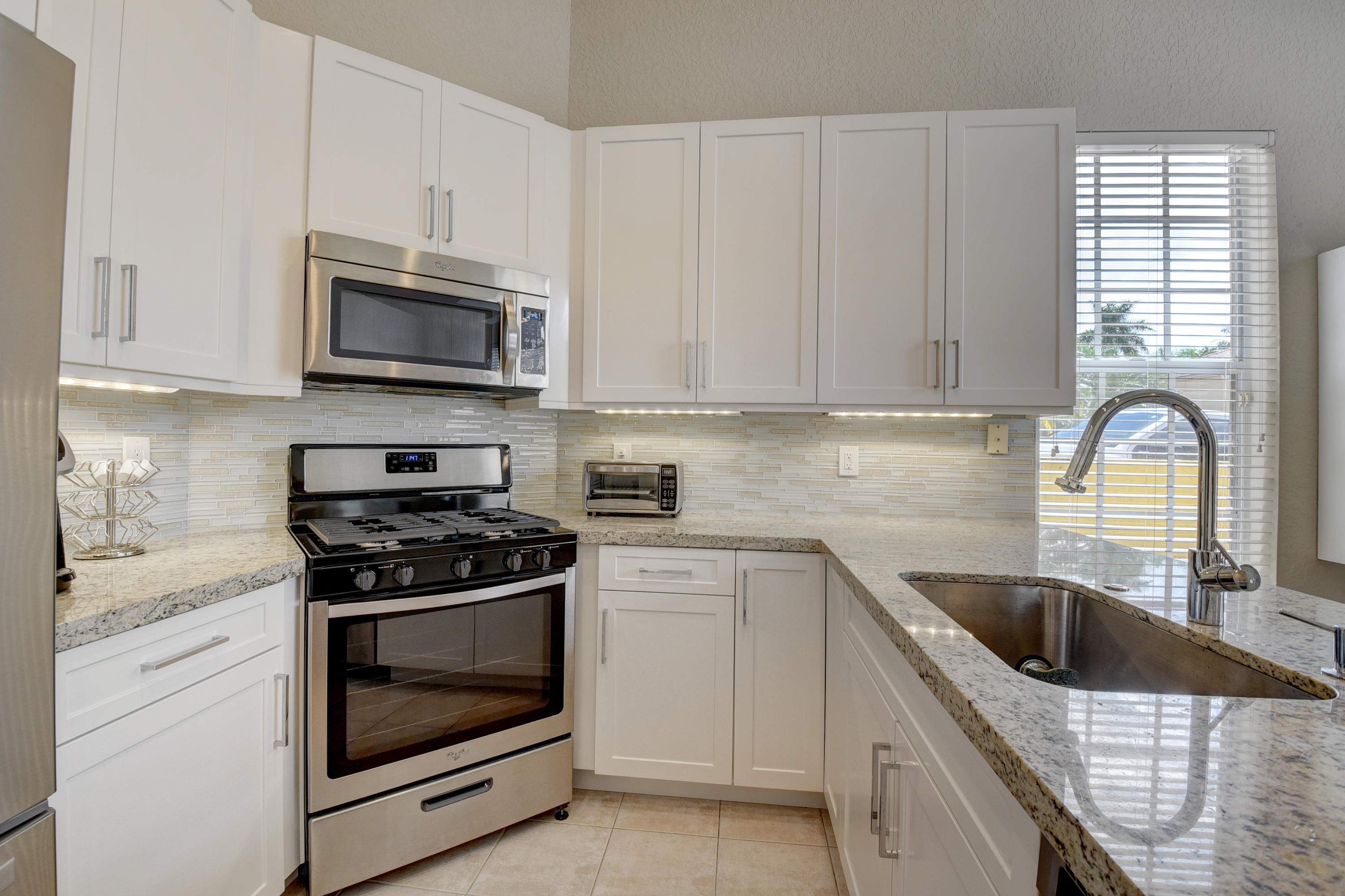 4247 Northwest 64th Lane Boca Raton, FL 33496 - Photo 9 of 22 Kitchen - 4