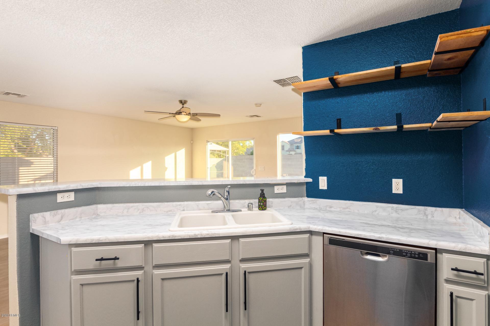 1025 Grenadine Road Phoenix, AZ 85040 - Photo 8 of 25 Grenadine 8