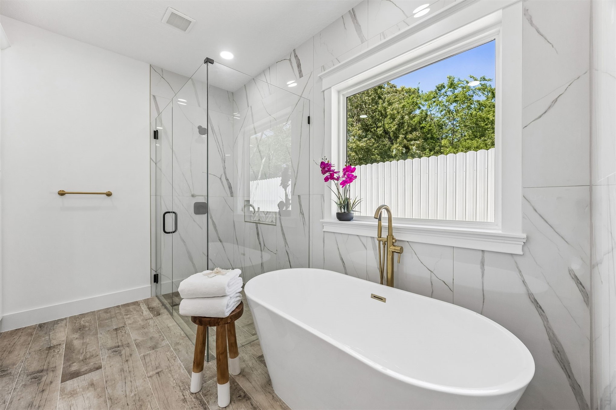 95121 North Ellis Landing Road Fernandina Beach, FL 32034 - Photo 21 of 37 a bathroom with a sink a toilet and shower