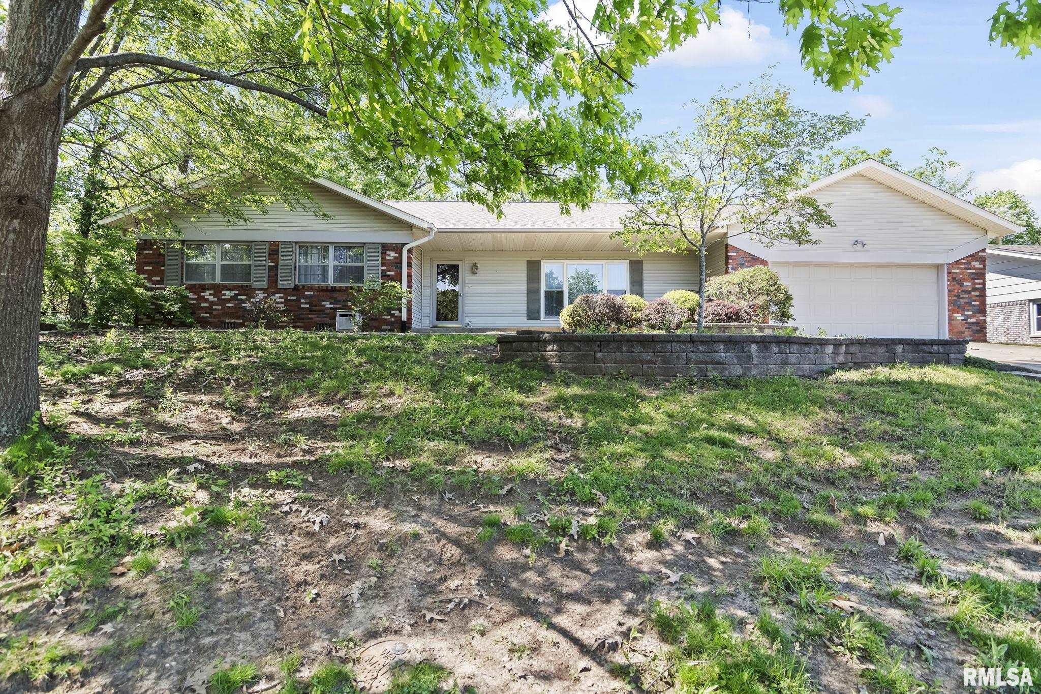 9 Blackberry Run Springfield, IL 62704 - Photo 2 of 39