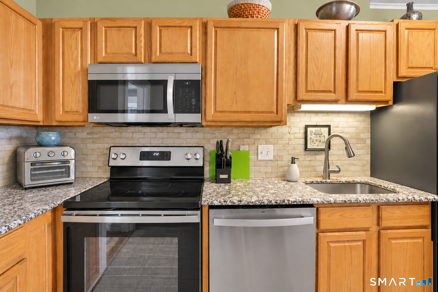 18 Robin Road, Unit 1 West Hartford, CT 06119 - Photo 13 of 30 Gallery Image 13