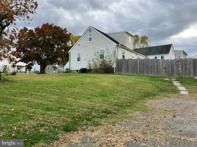 a view of a backyard of the house