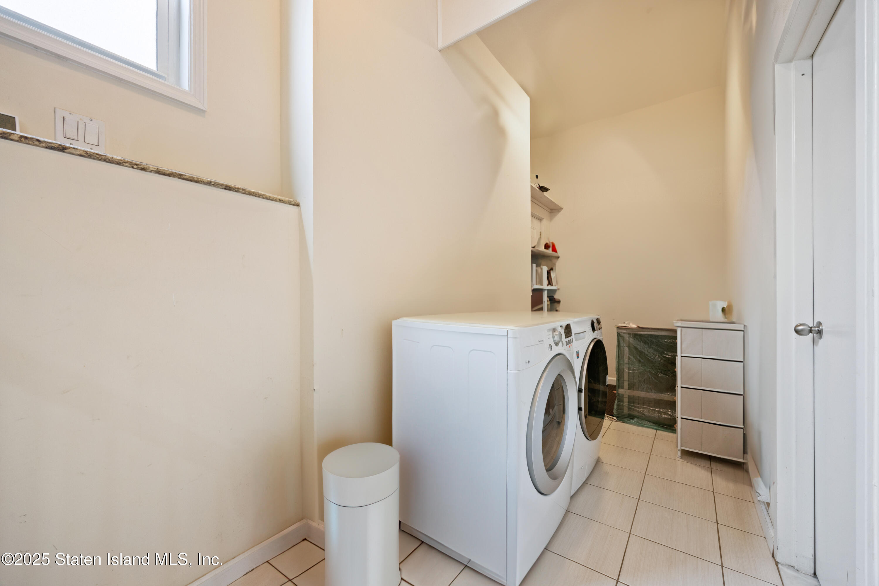 41 Burgundy Loop Staten Island, NY 10304 - Photo 20 of 29 a utility room with dryer and washer