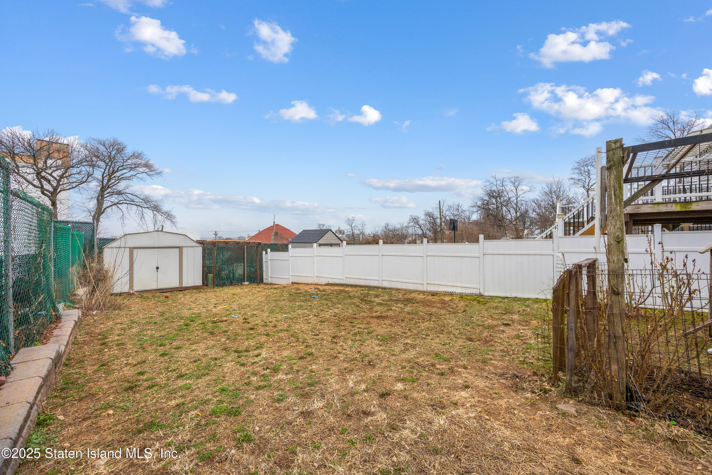 41 Burgundy Loop Staten Island, NY 10304 - Photo 24 of 29