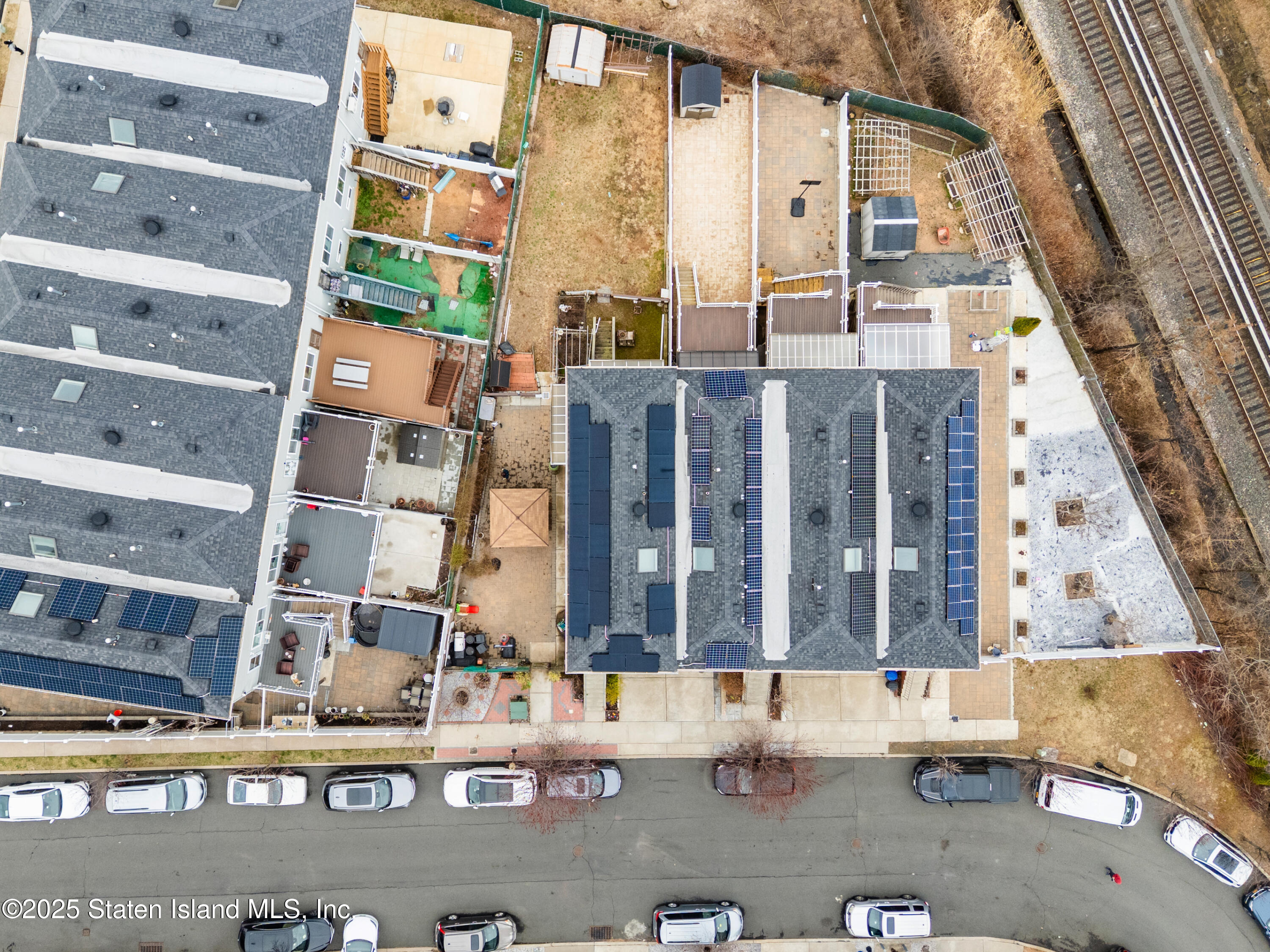 41 Burgundy Loop Staten Island, NY 10304 - Photo 25 of 29 a building outdoor space with balcony