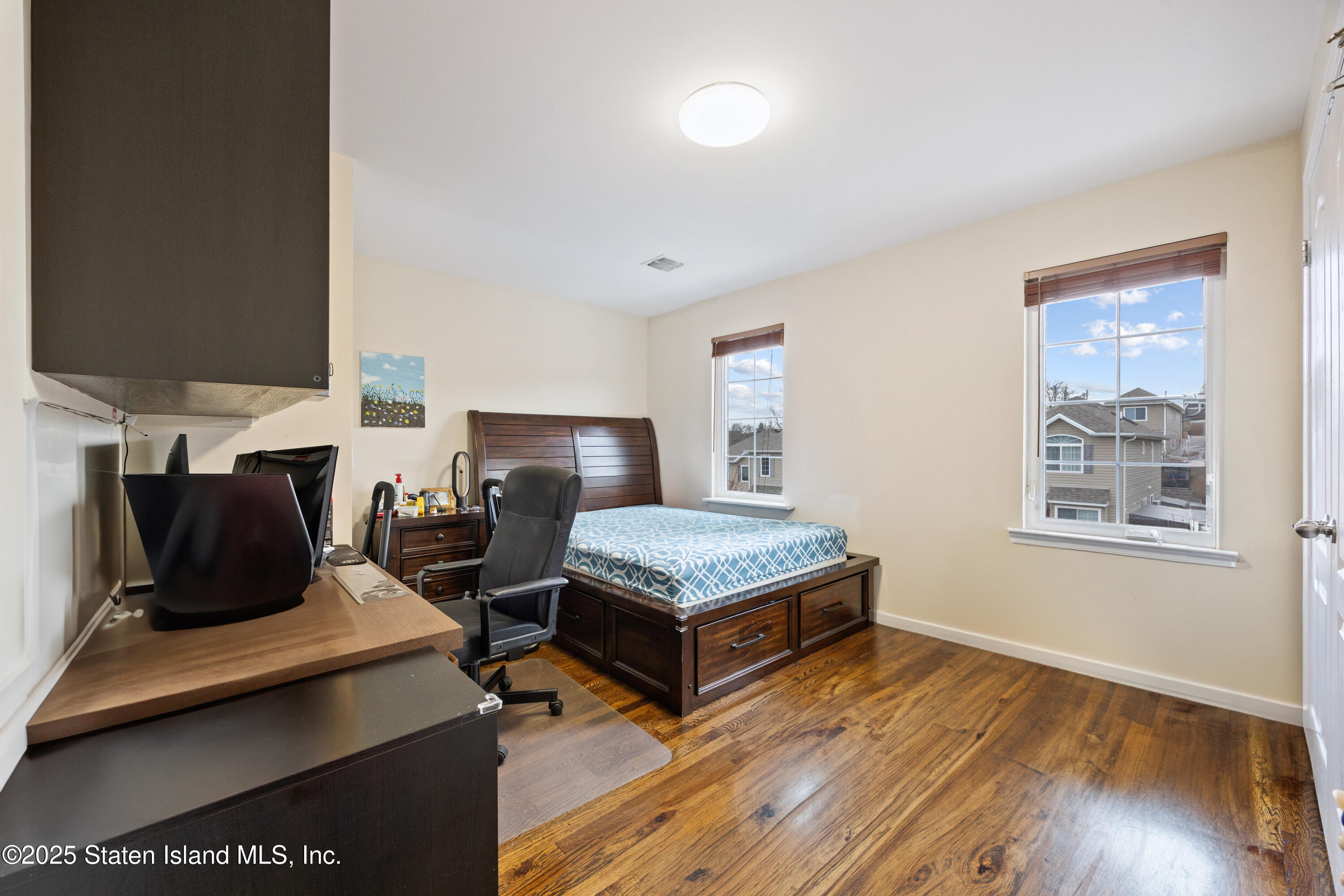 41 Burgundy Loop Staten Island, NY 10304 - Photo 9 of 29 a living room with furniture and a flat screen tv