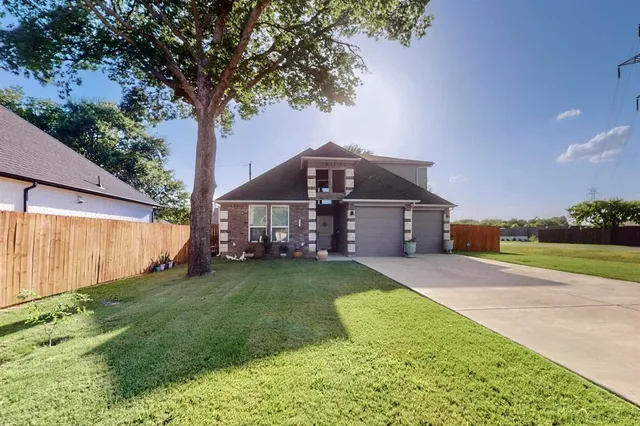 $540,000 | 1901 Avenue East, Grand Prairie, TX 75051