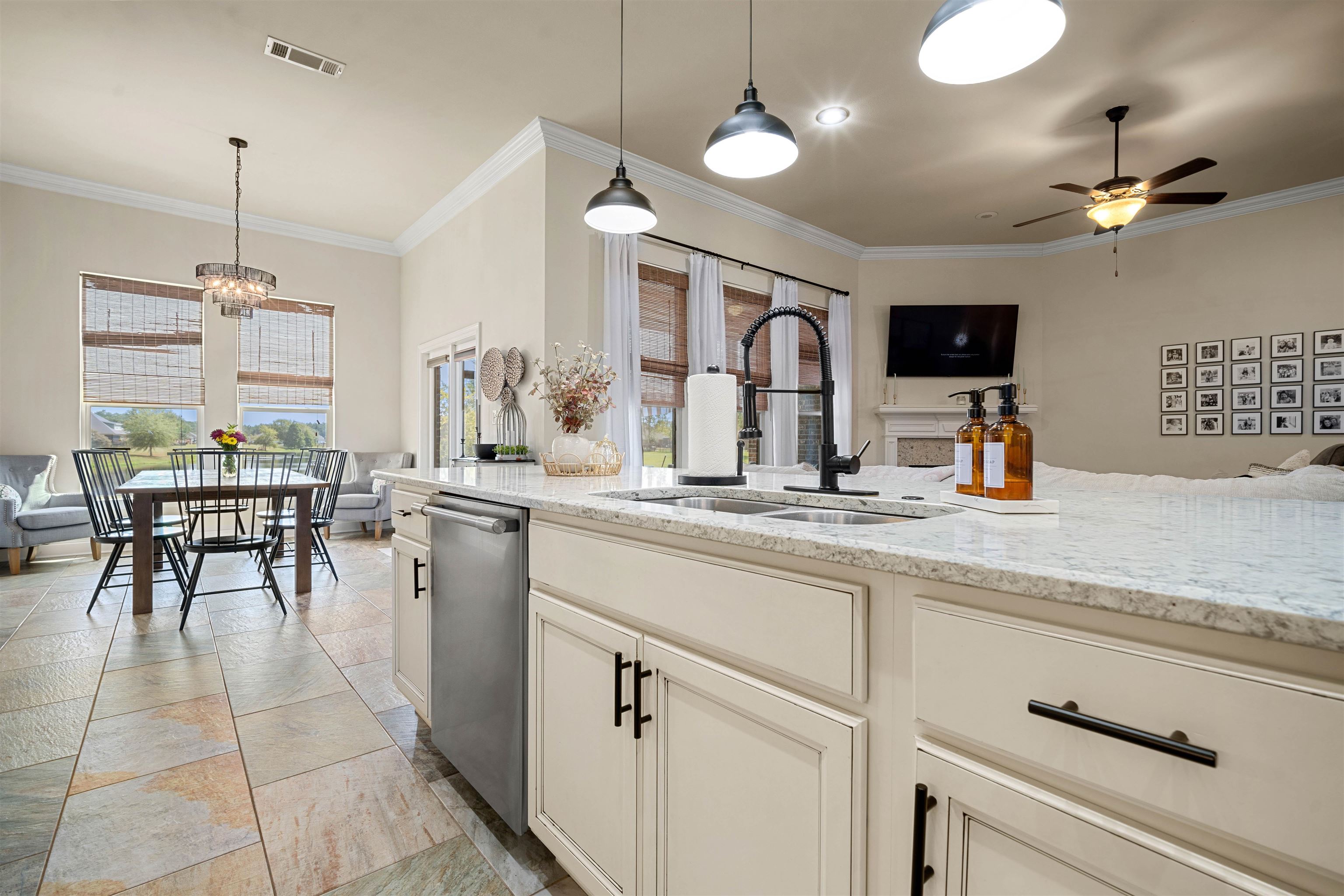 24582 Caleb Court Daphne, AL 36526 - Photo 13 of 39 Kitchen